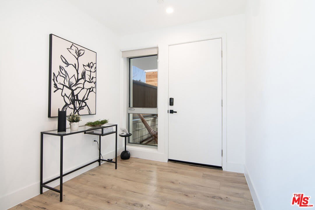 1236 N Fairfax Ave – photo 5