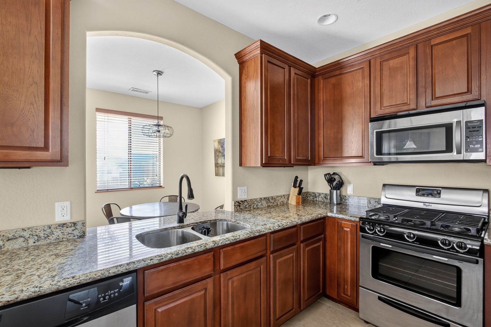 Gorgeous townhome near NAU – photo 4