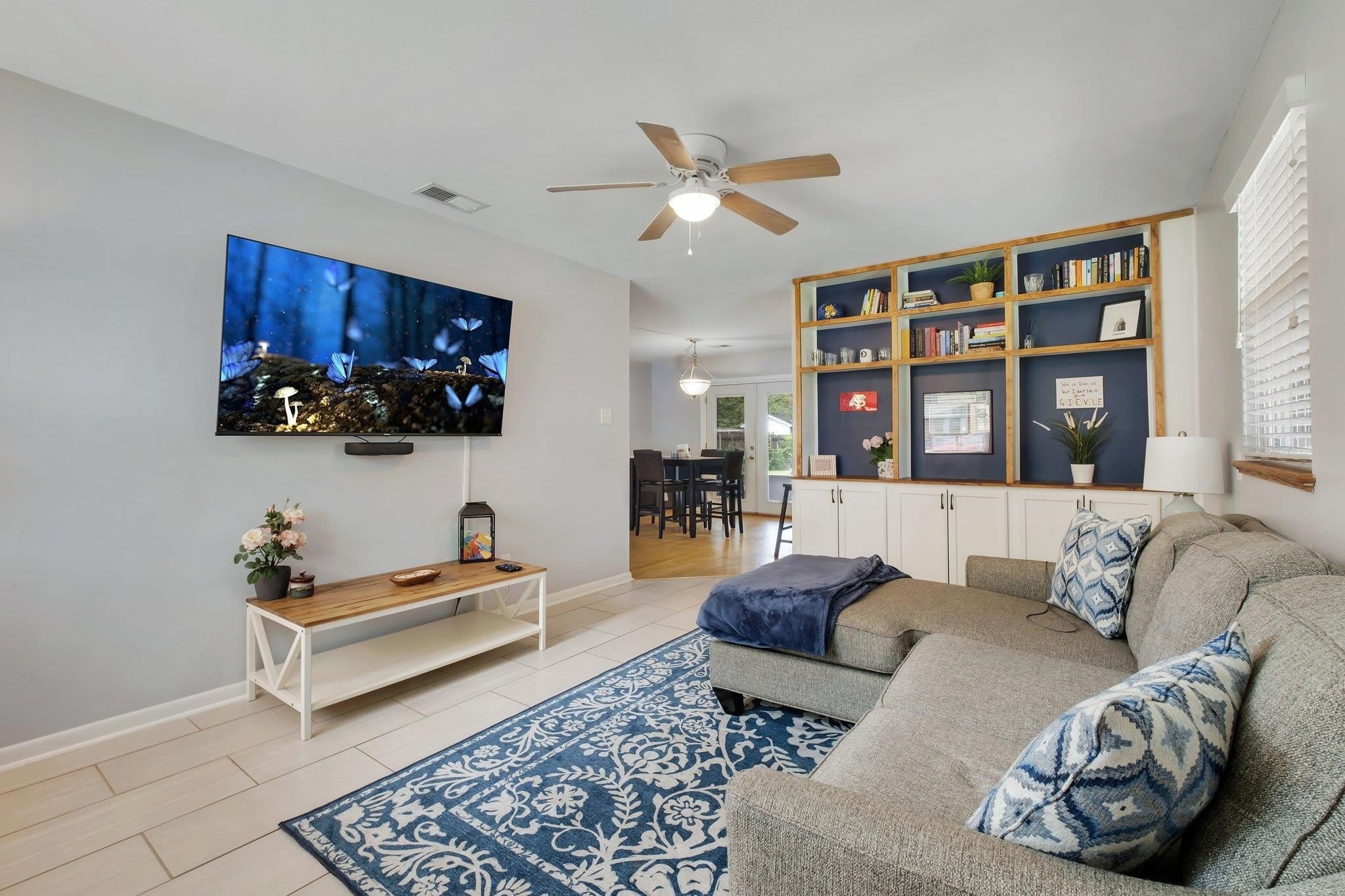 310 Lancaster Drive – photo 4
