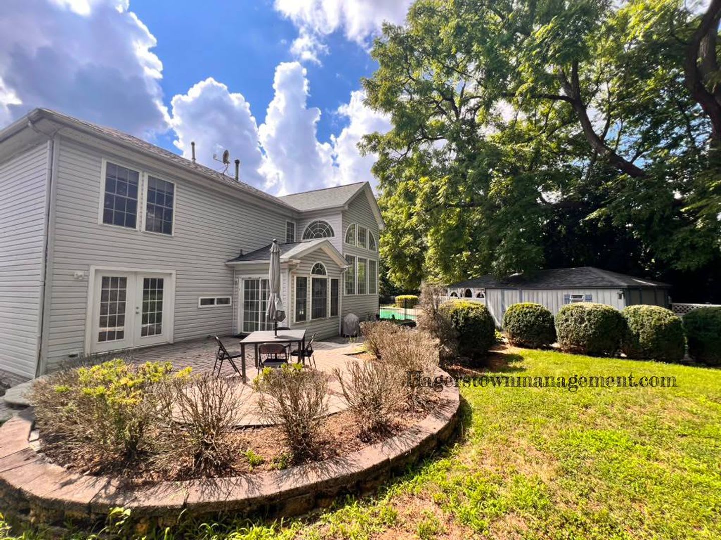 Luxury Home in Woodbridge – photo 2