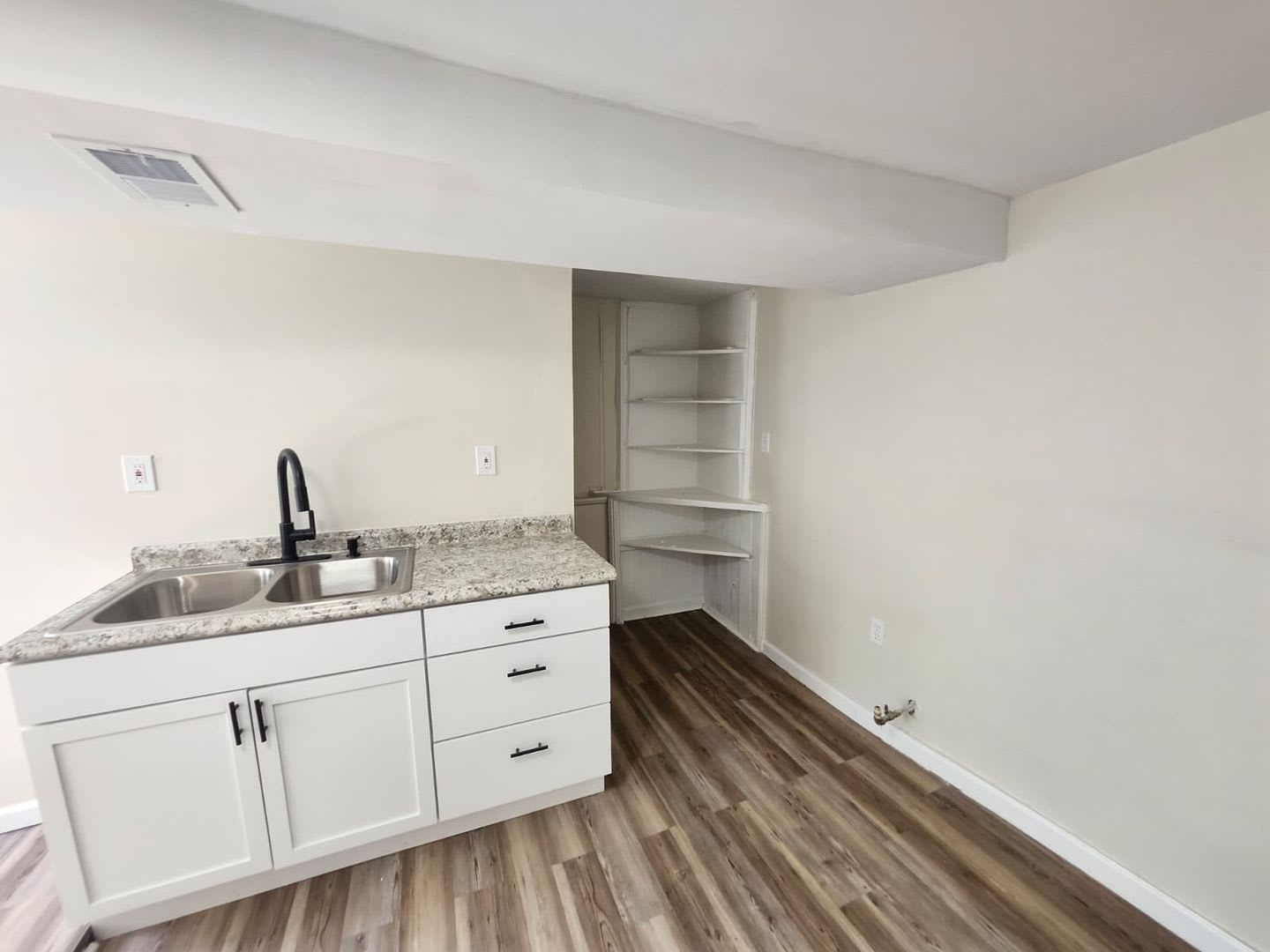 Charming 1BR Home in McKees Rocks, Section 8 Considered! – photo 4