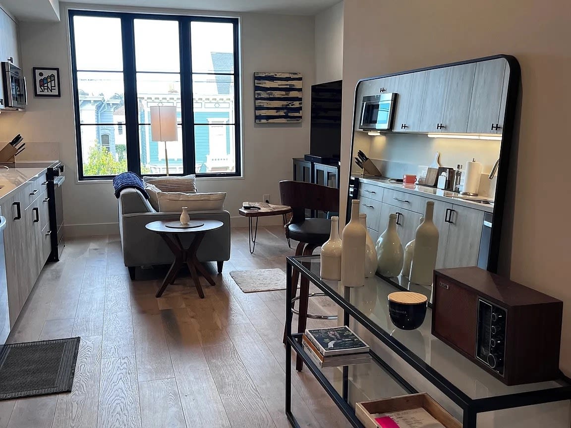 986 South Van Ness Avenue – photo 4