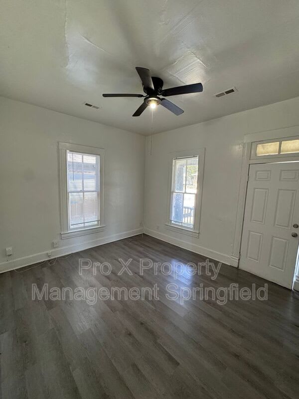 618 W Calhoun St – photo 3
