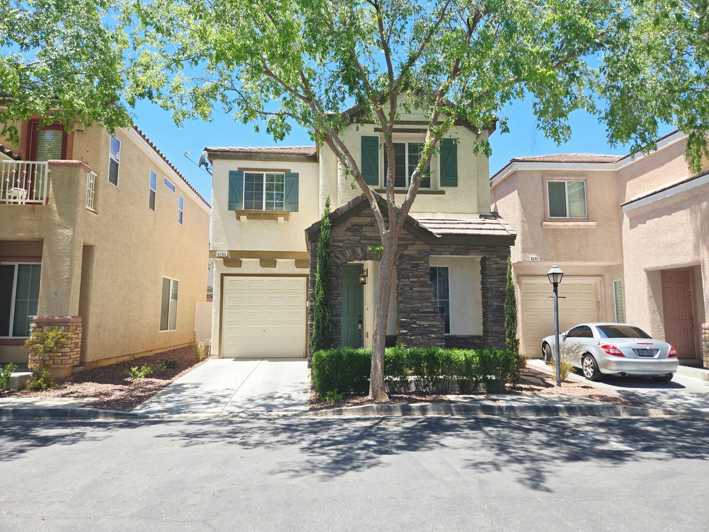 ** $300 OFF 1ST MONTHS RENT** CHARMING 2 BED/ 2 BATH HOME WITH LOFT LOCATED IN LAMPLIGHT GARDENS! – photo 2