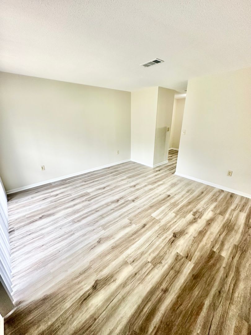 Remodeled 3 bedroom + bonus room & screen patio for rent! – photo 4