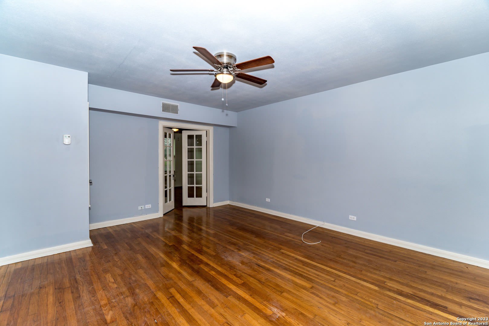 254 CLOVERLEAF AVE 2 – photo 4