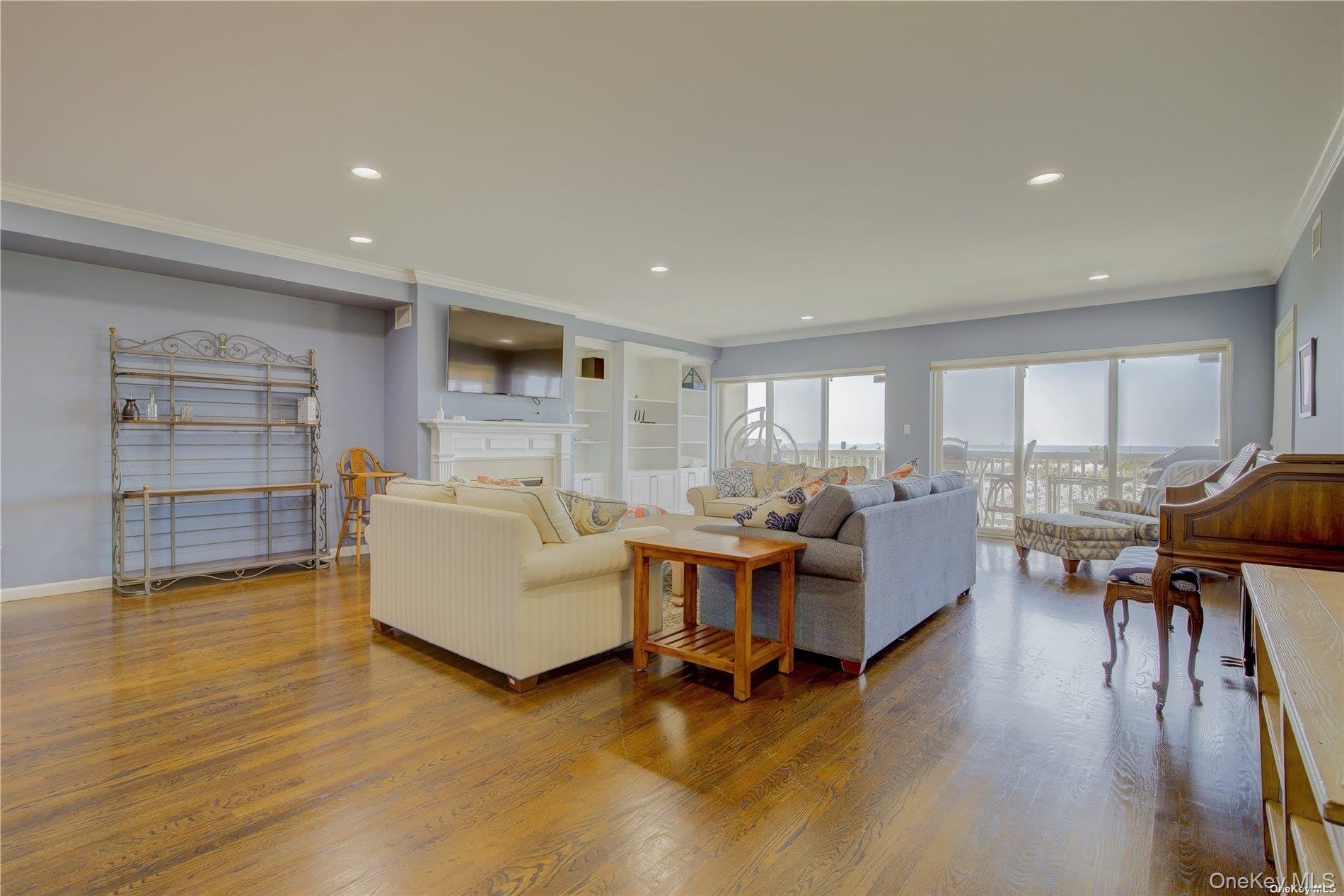 1051 Oceanfront – photo 2