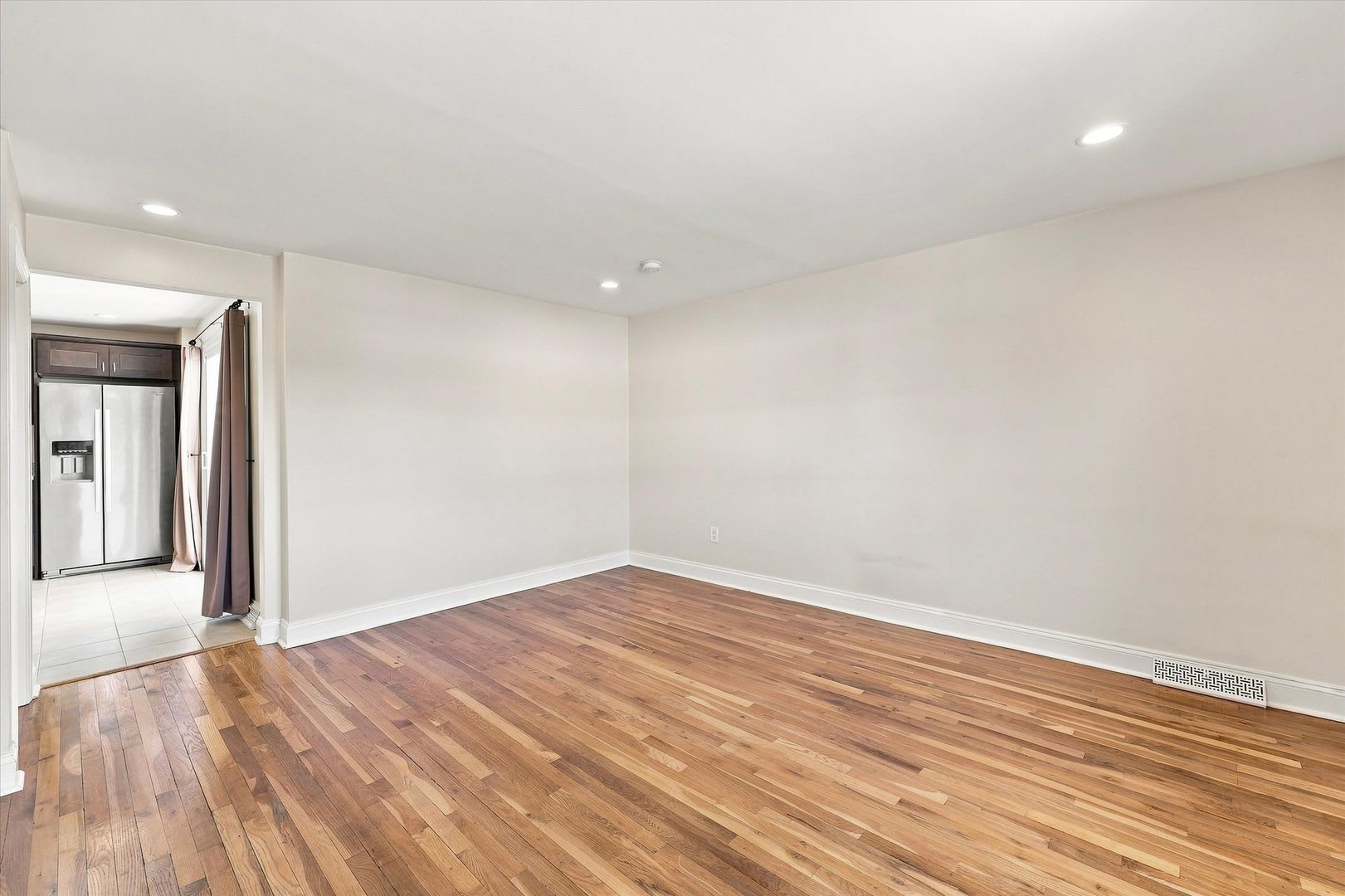3 Bedroom Renovated Borough Townhome With Fenced Yard Off Street Parking Walk To Downtown West Chester – photo 4