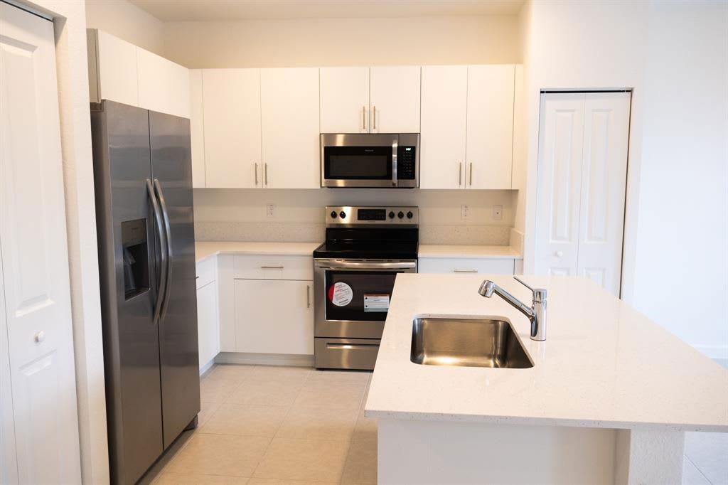 11833 Northwest 47th Manor – photo 3
