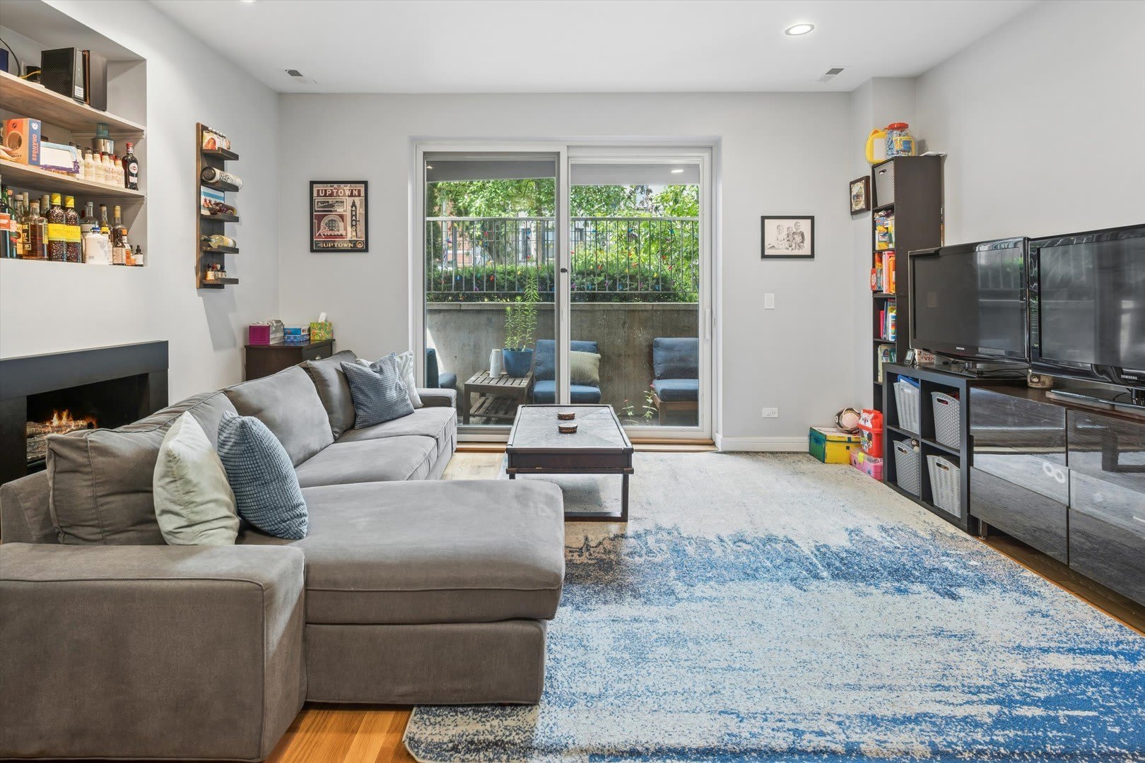 4303 N Kenmore Avenue – photo 2