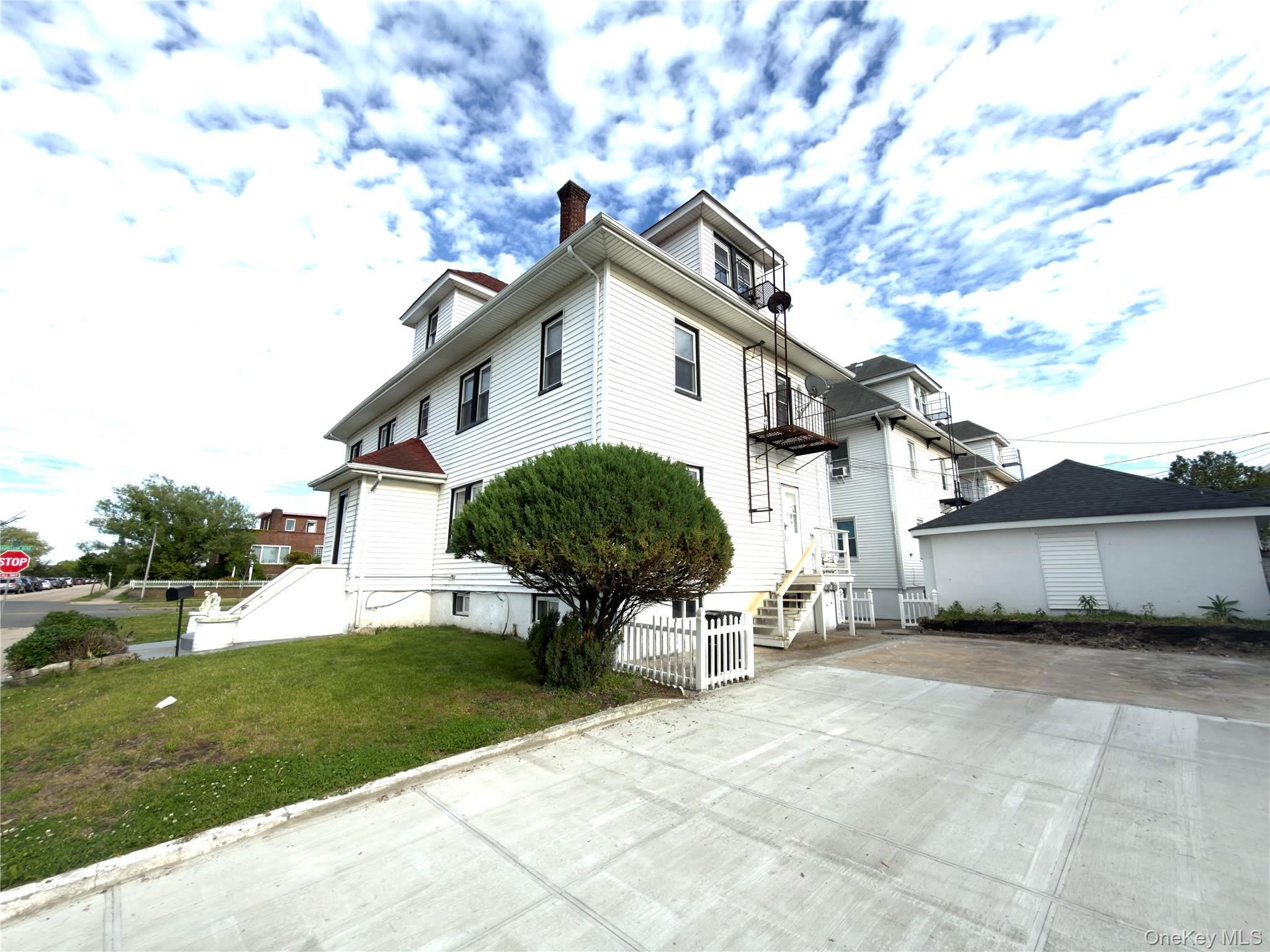 302 W Hudson – photo 5