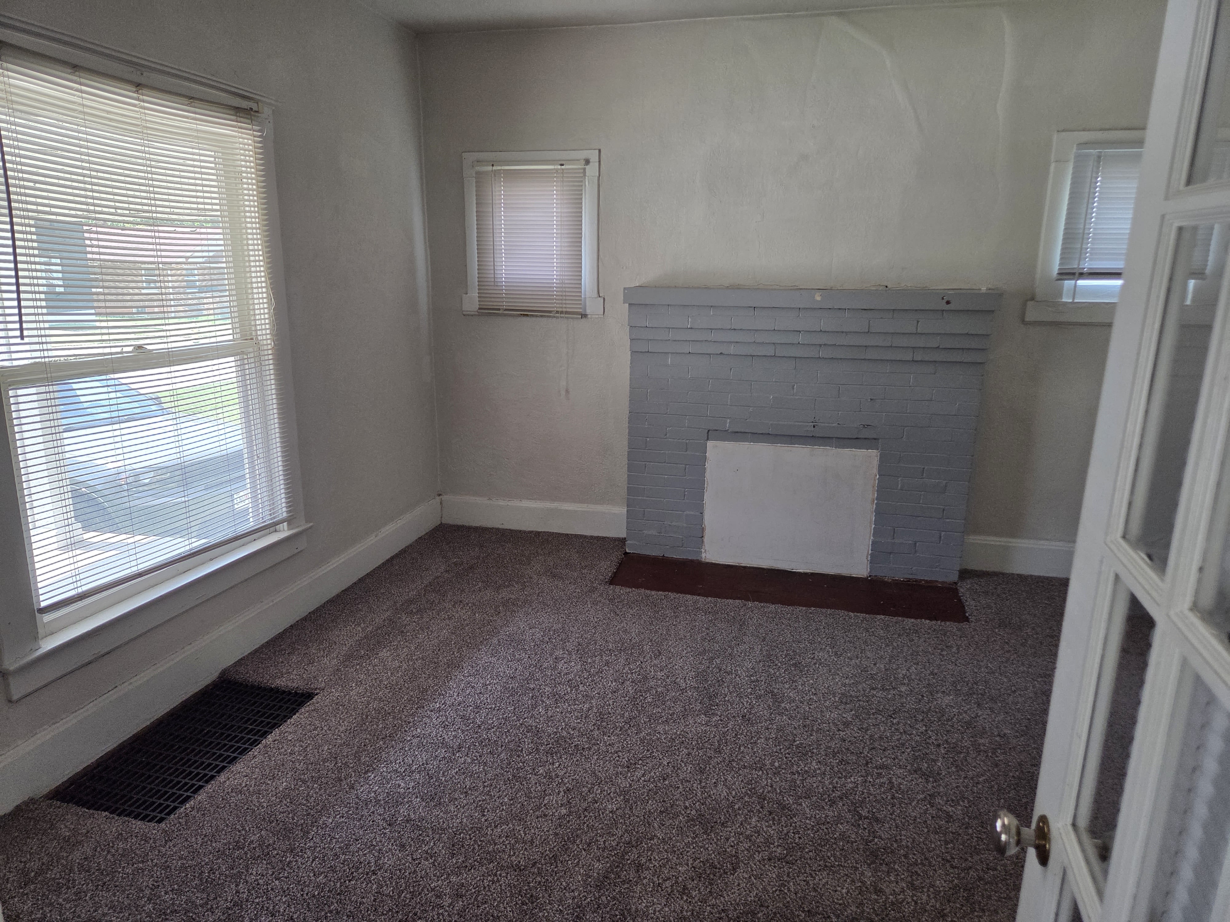 943 E Delmar St – photo 4