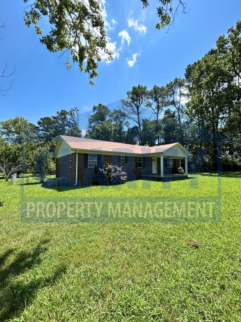 4 bedroom ranch-style home! – photo 2