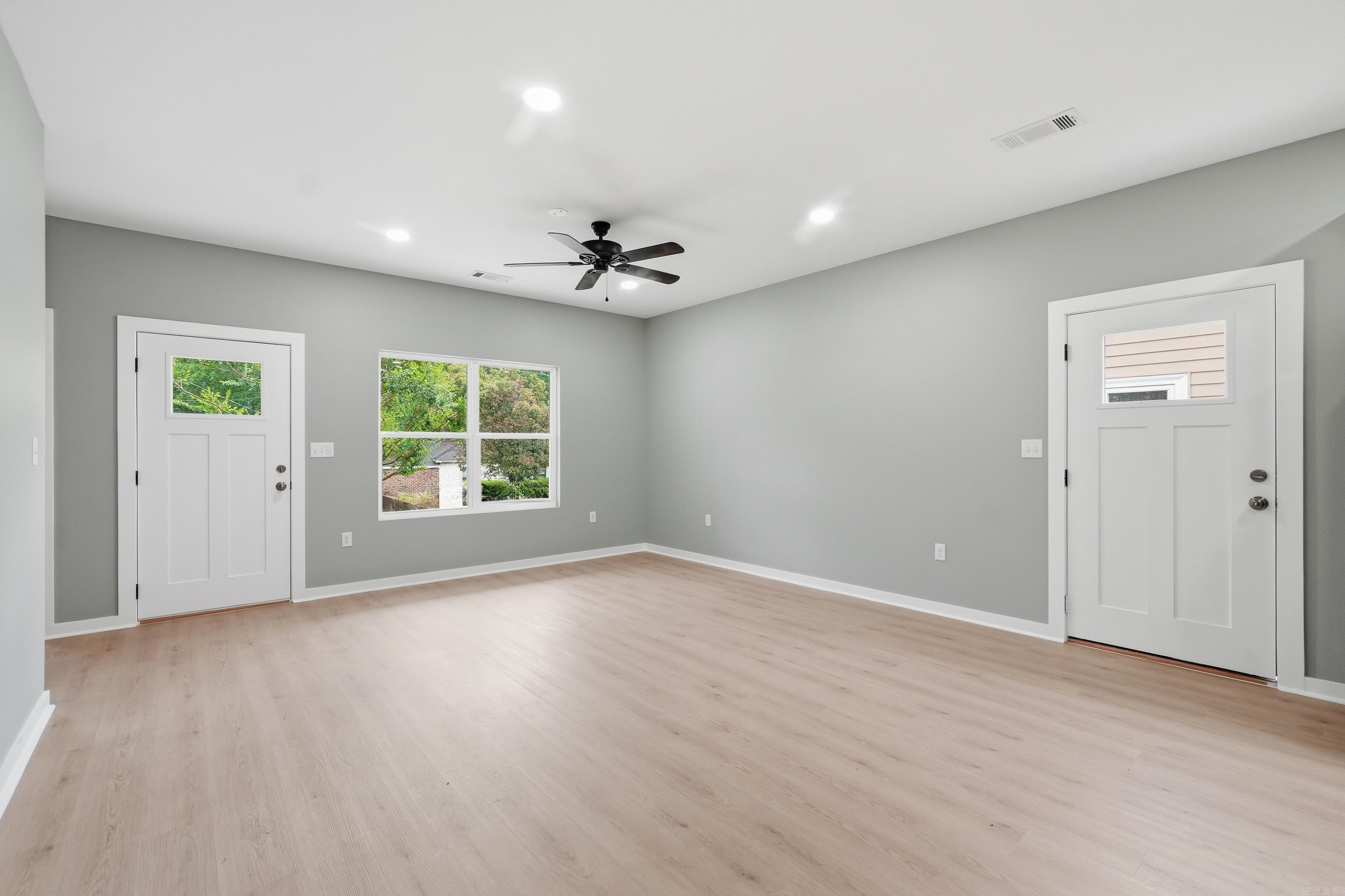 717 Burton St – photo 5