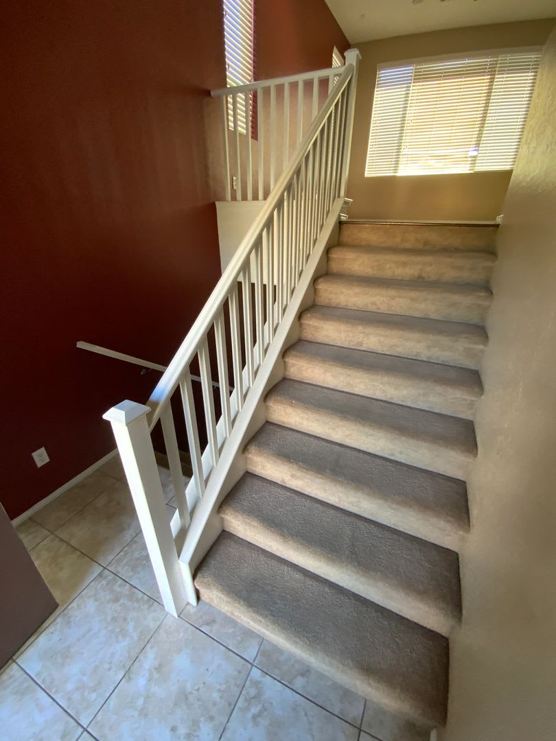NW 3 BEDROOM WITH A LOFT, CLOSE TO COMMUNITY PLAYGROUND – photo 2