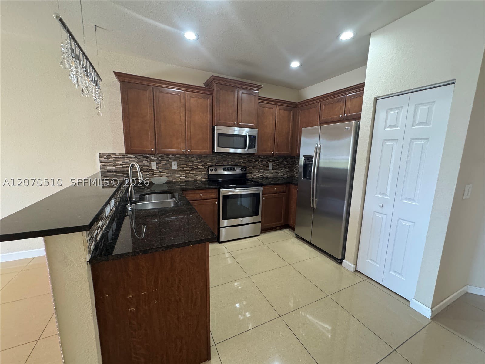 8715 NW 98th Ave – photo 3