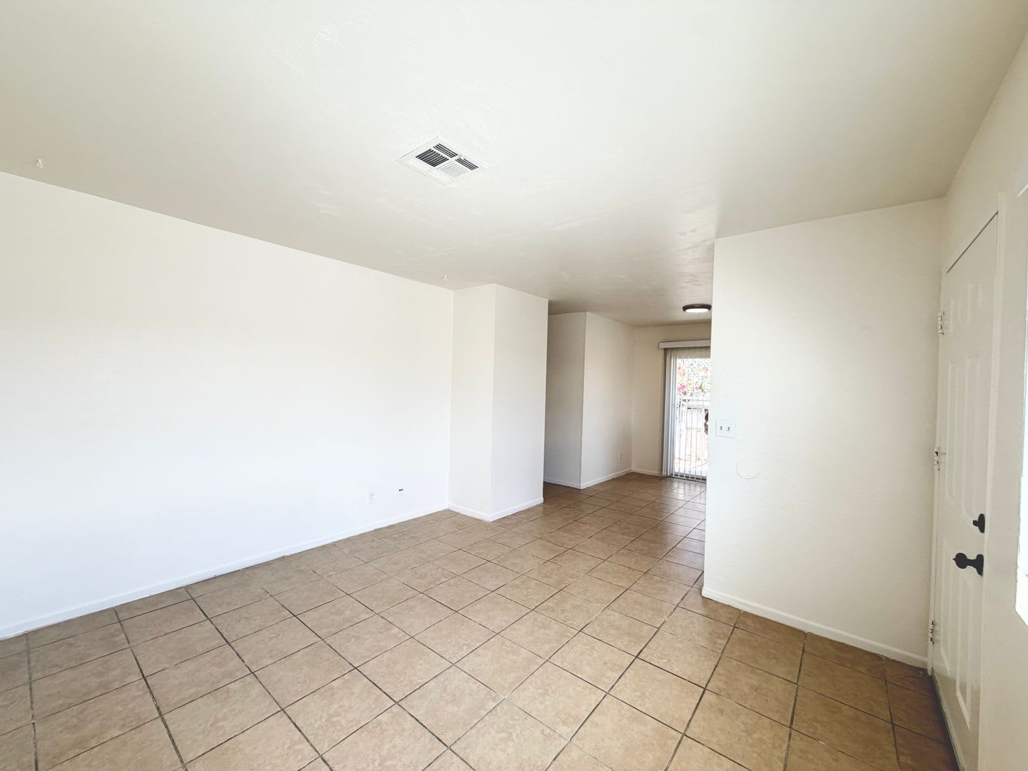 AVAILABLE NOW!! 2 Bedroom 1 Bathroom Apartment in Cathedral City! – photo 5