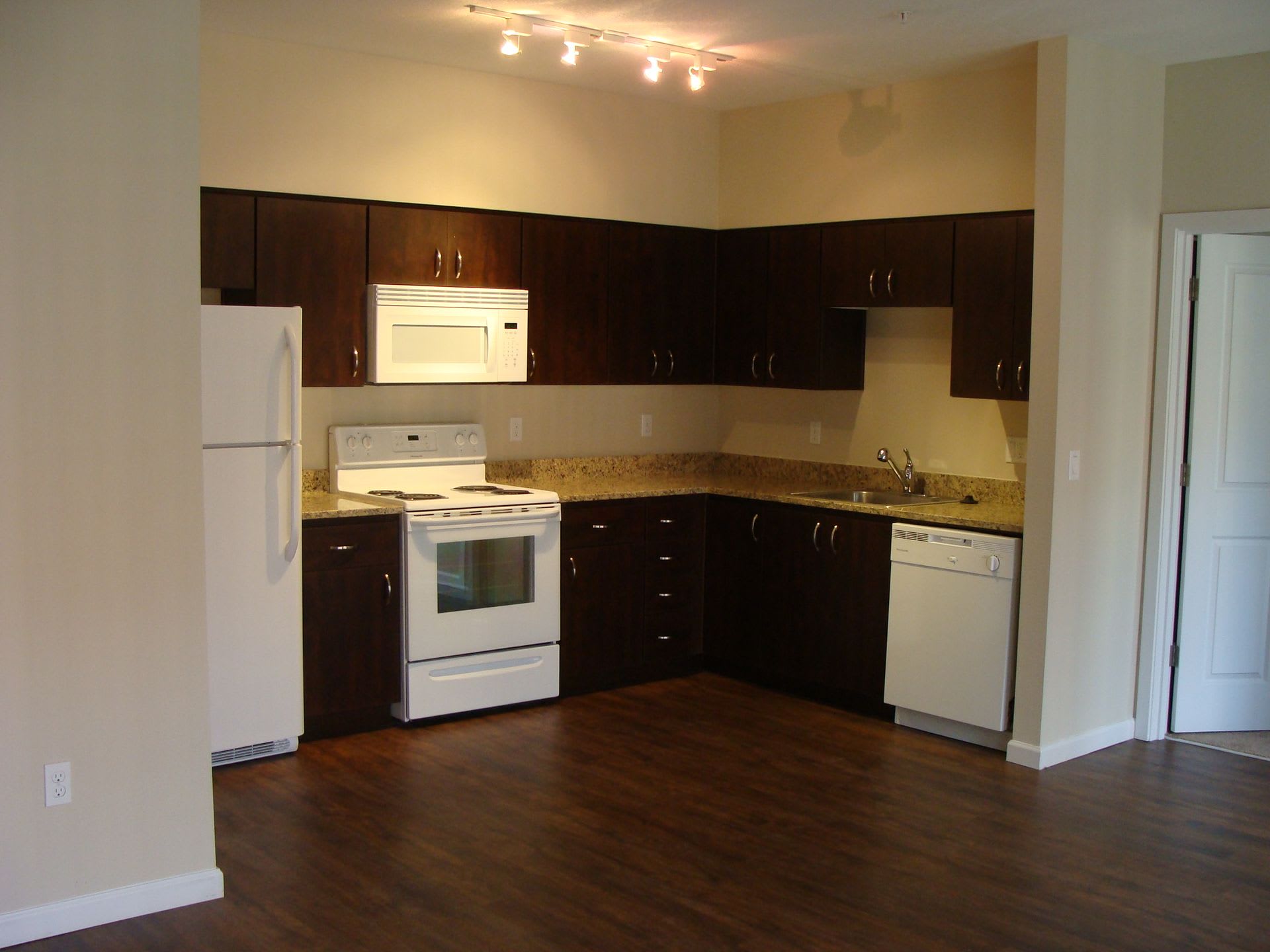 Cathedral Park Apartments – photo 3