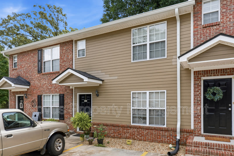 525 Lawson Street – photo 5