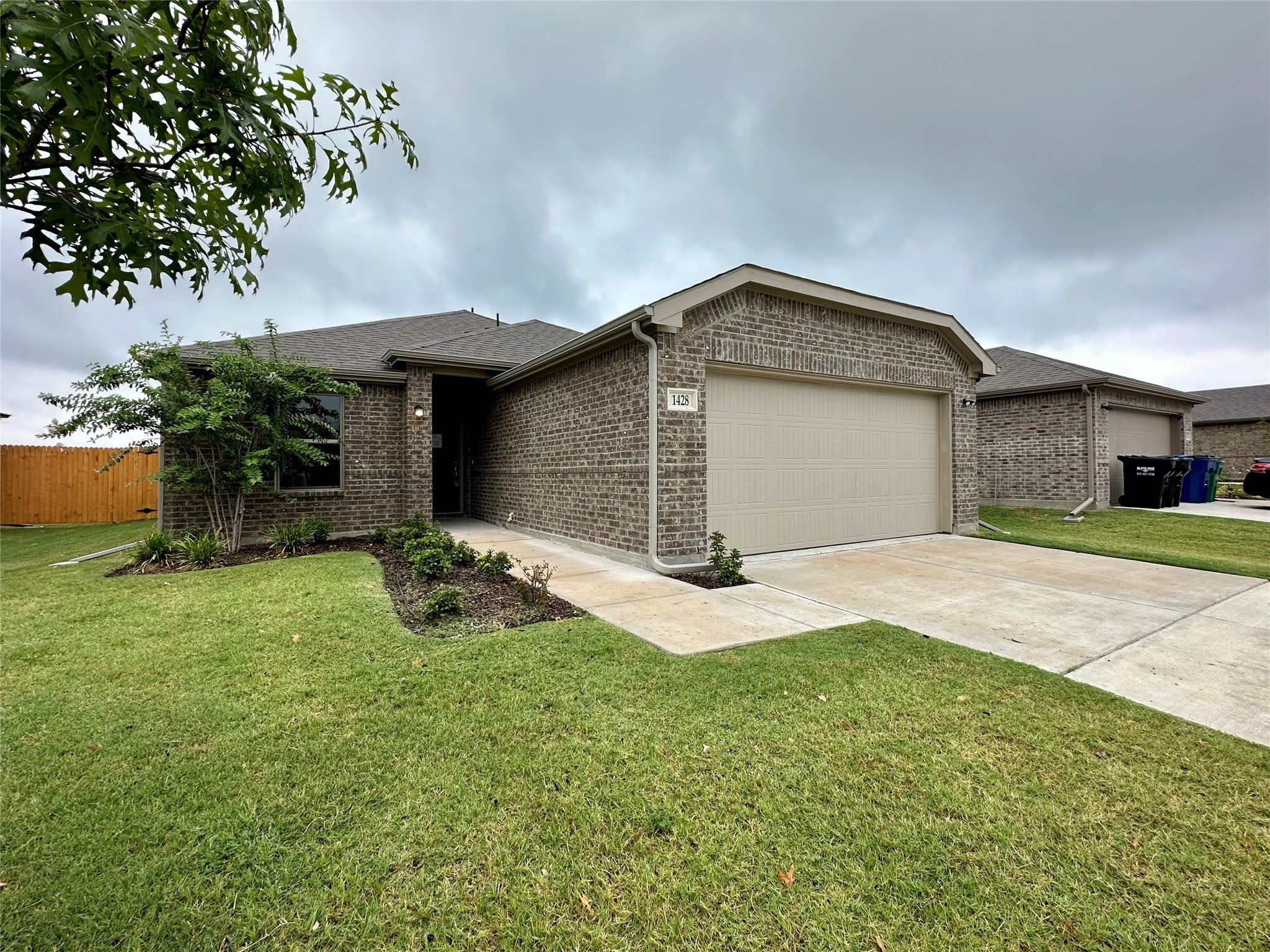 1428 Waverley Drive – photo 2