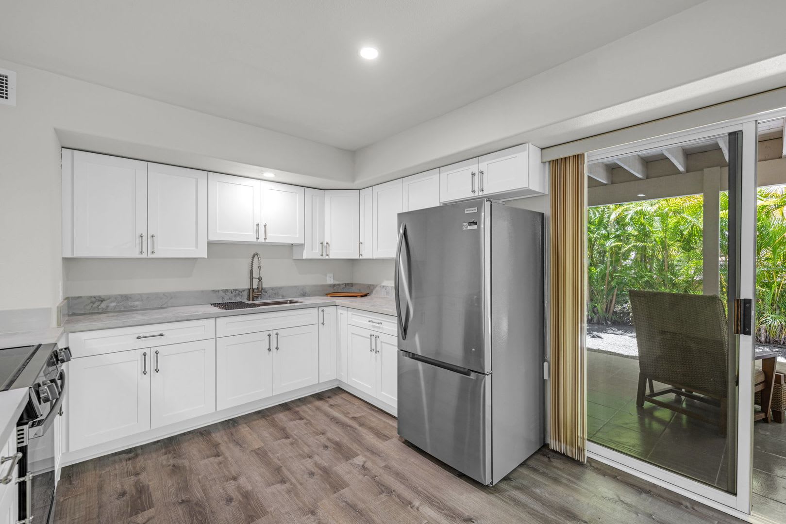 Newly Renovated Furnished 3BR/1BA Downstairs Unit with Pool Access in South Kihei – photo 4