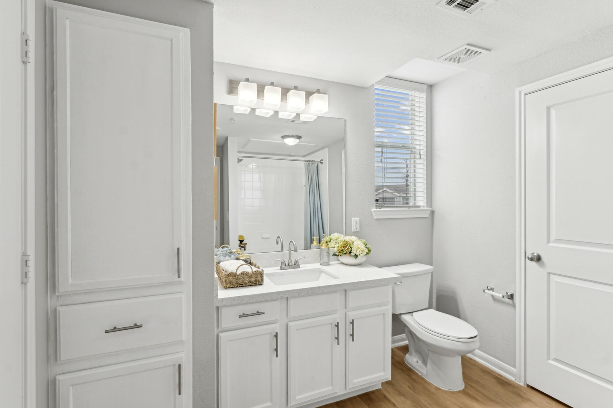 The Henry At Woodland Hills – photo 4