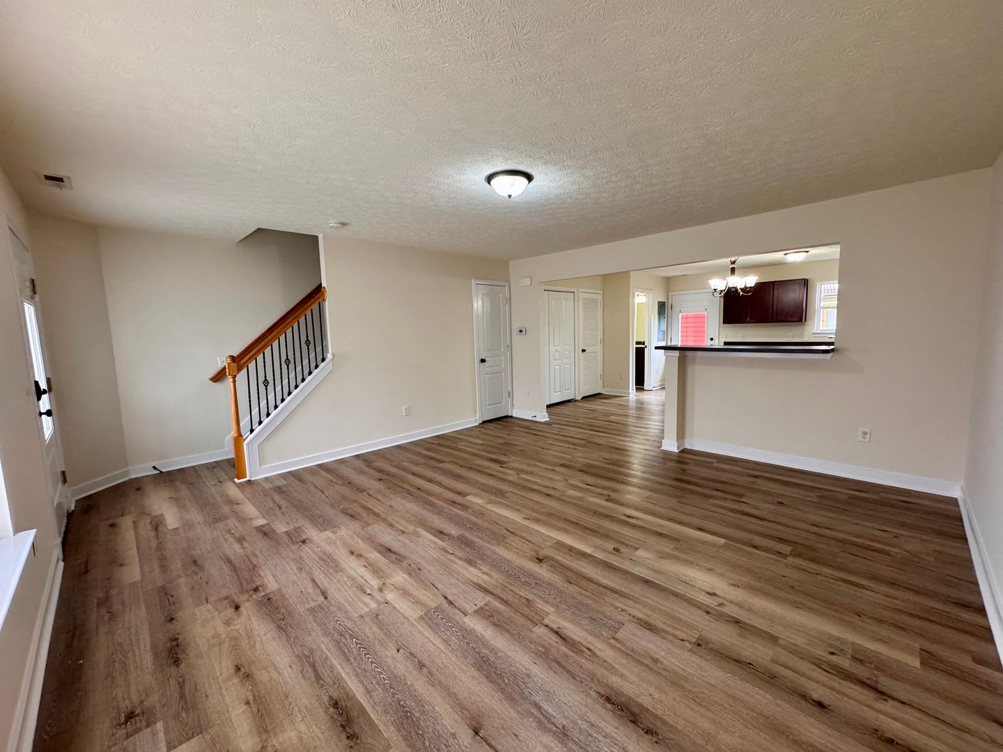 Townhouse For Rent In Beacon Hill – photo 2