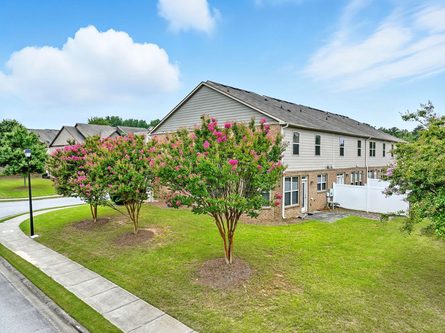 Gorgeous End Unit Townhome! – photo 5