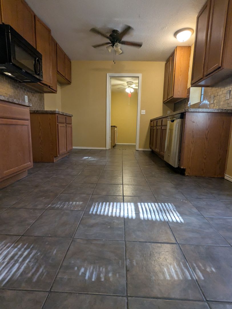 Quaint 3 2 On Large Shaded Lot In Azle Summer Movein Special – photo 5