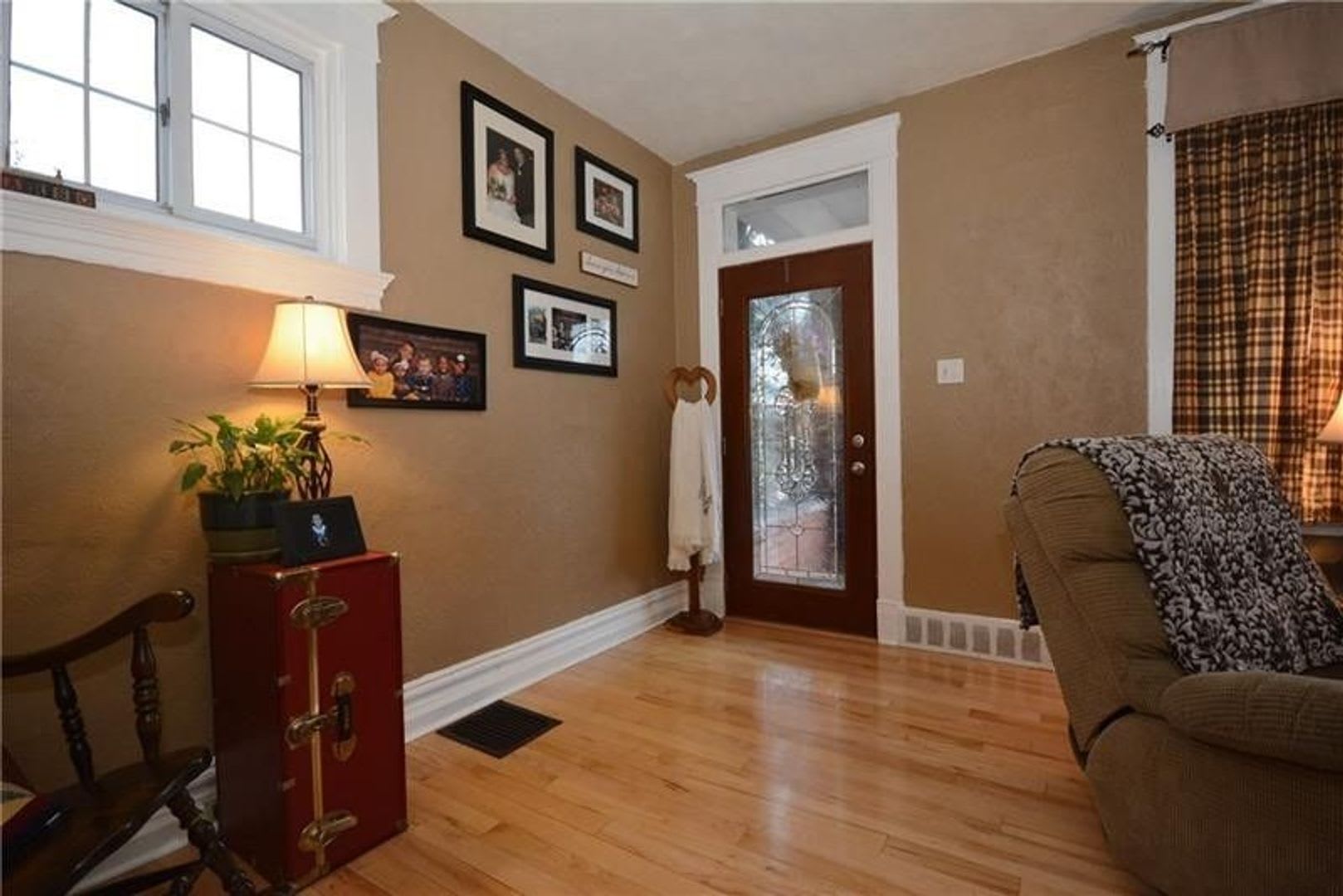 Gorgeous 4 Bedroom Home In The Heart Of Beechview – photo 2