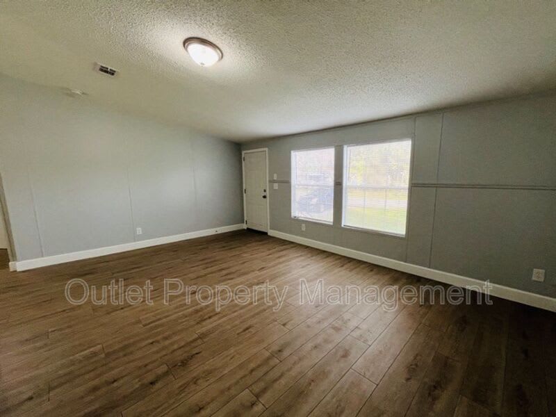 15710 Bermuda St – photo 4
