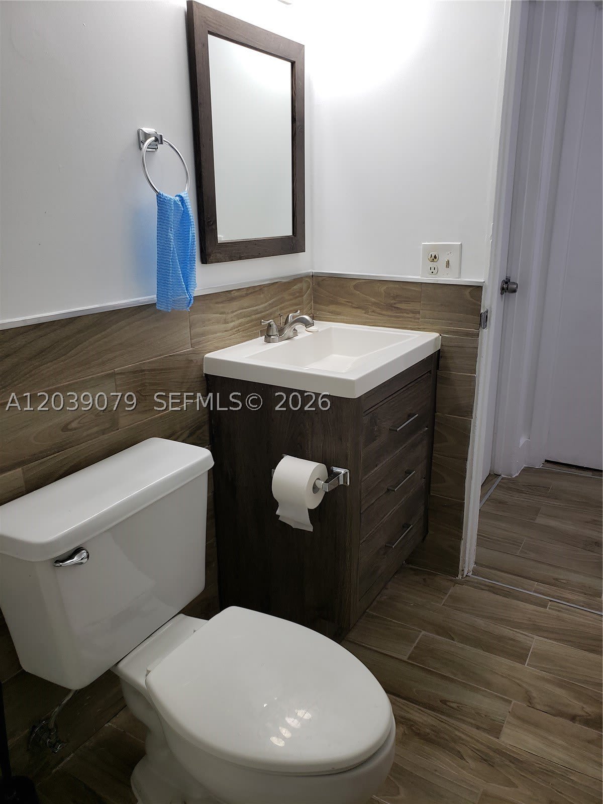 8075 NW 7th St – photo 3