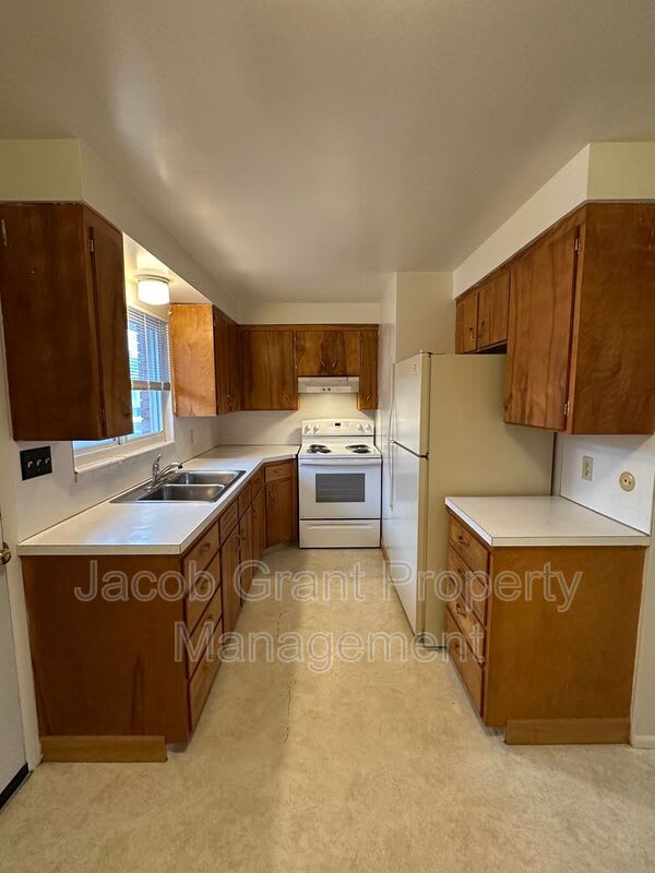 135 W Fremont Ave – photo 3