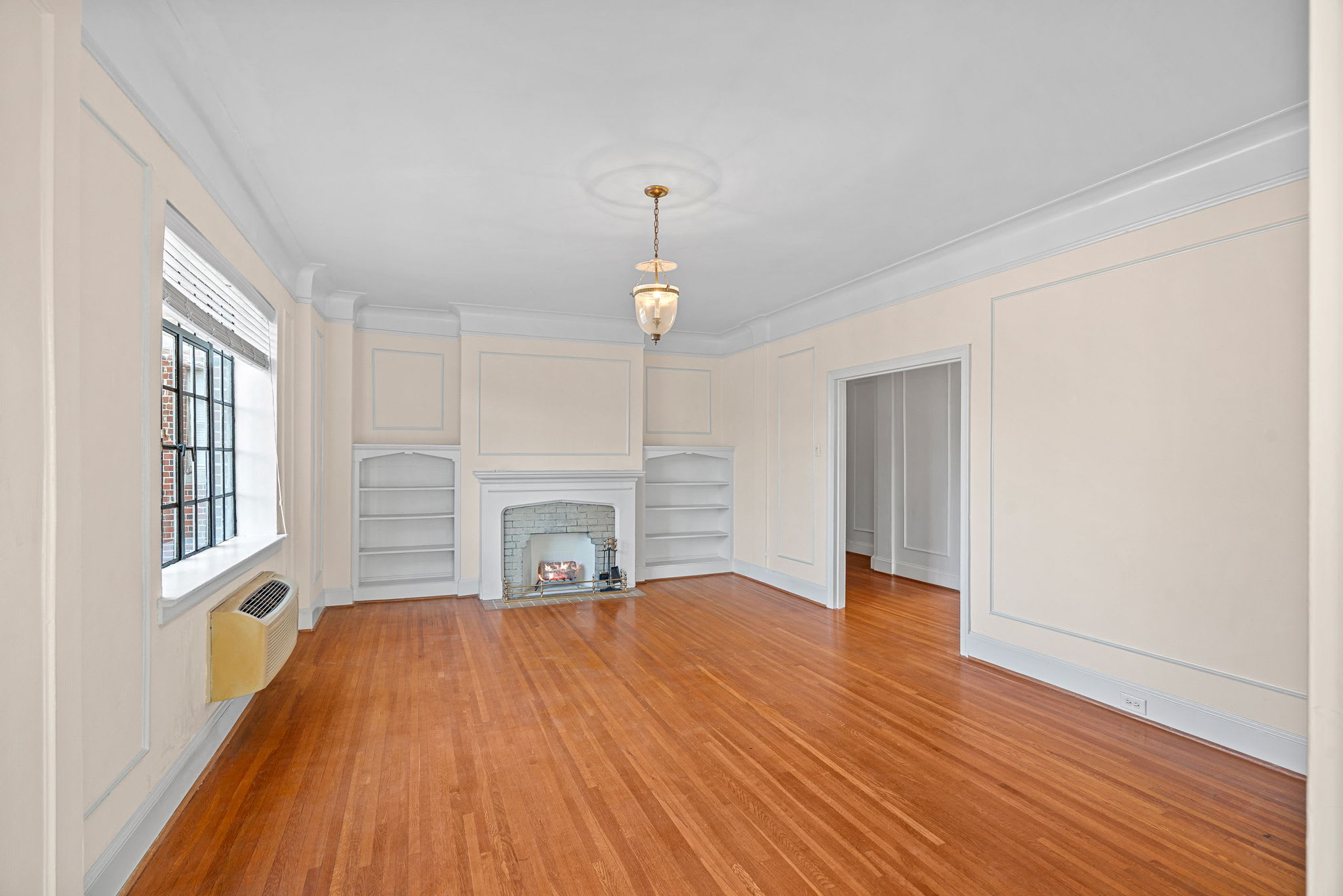 301 W 10Th St – photo 5