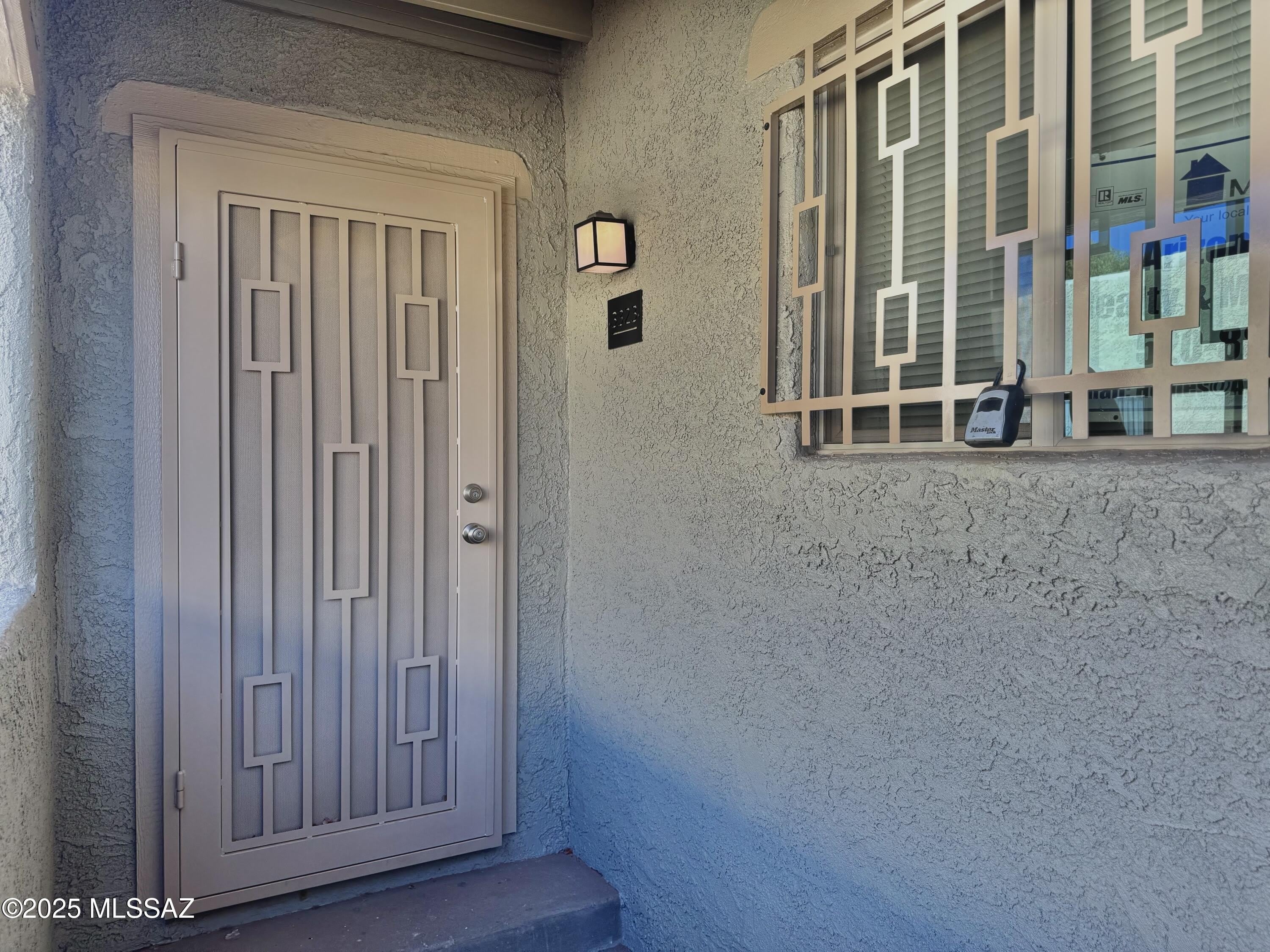 3323 E Blacklidge Drive – photo 2