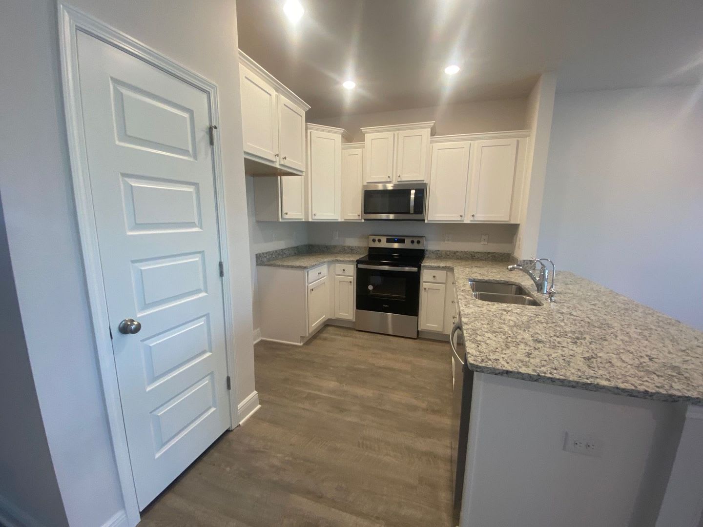 Modern Spacious Efficient Townhome In Lynn Haven Special 1 2 Off 1St Month S Rent Military Incentive – photo 3