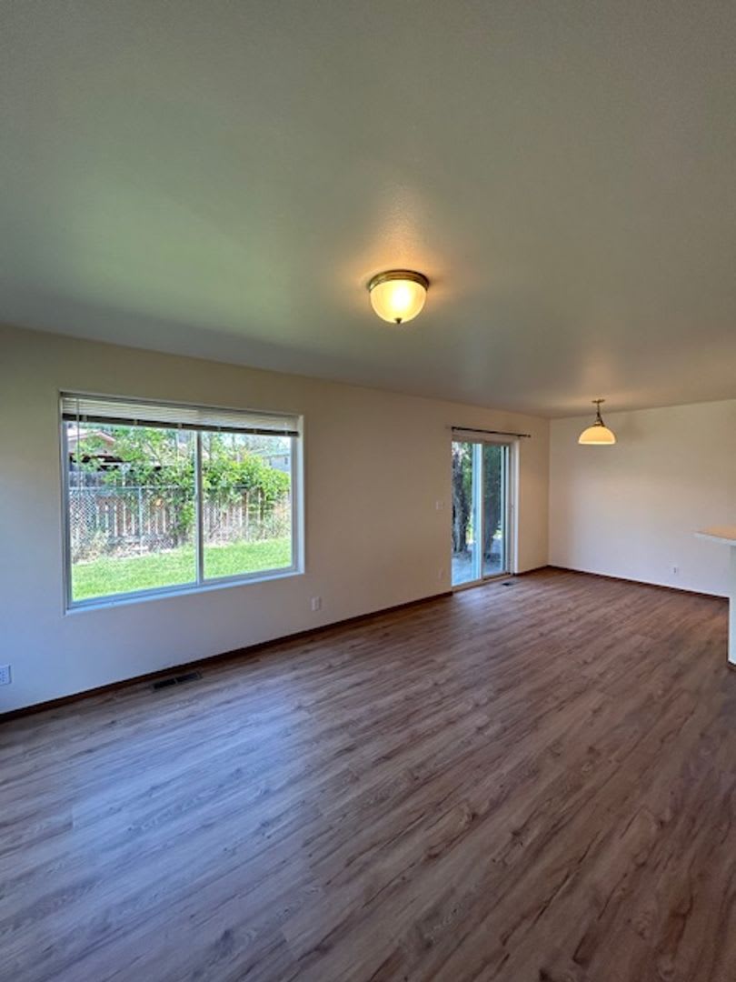 Newly updated 3 Bedroom Townhome! – photo 1