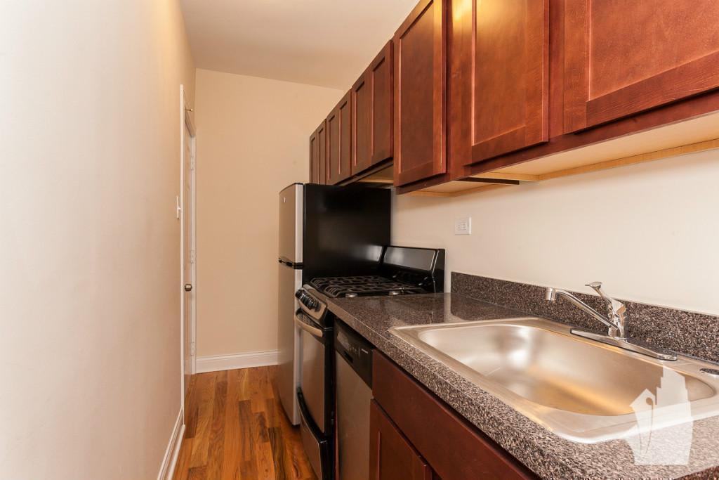 955 W Cornelia Ave – photo 4