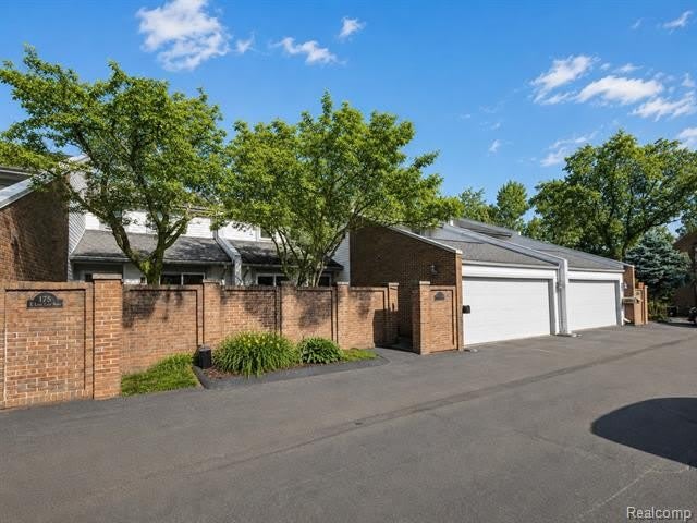 177 E LONG LAKE Road – photo 1
