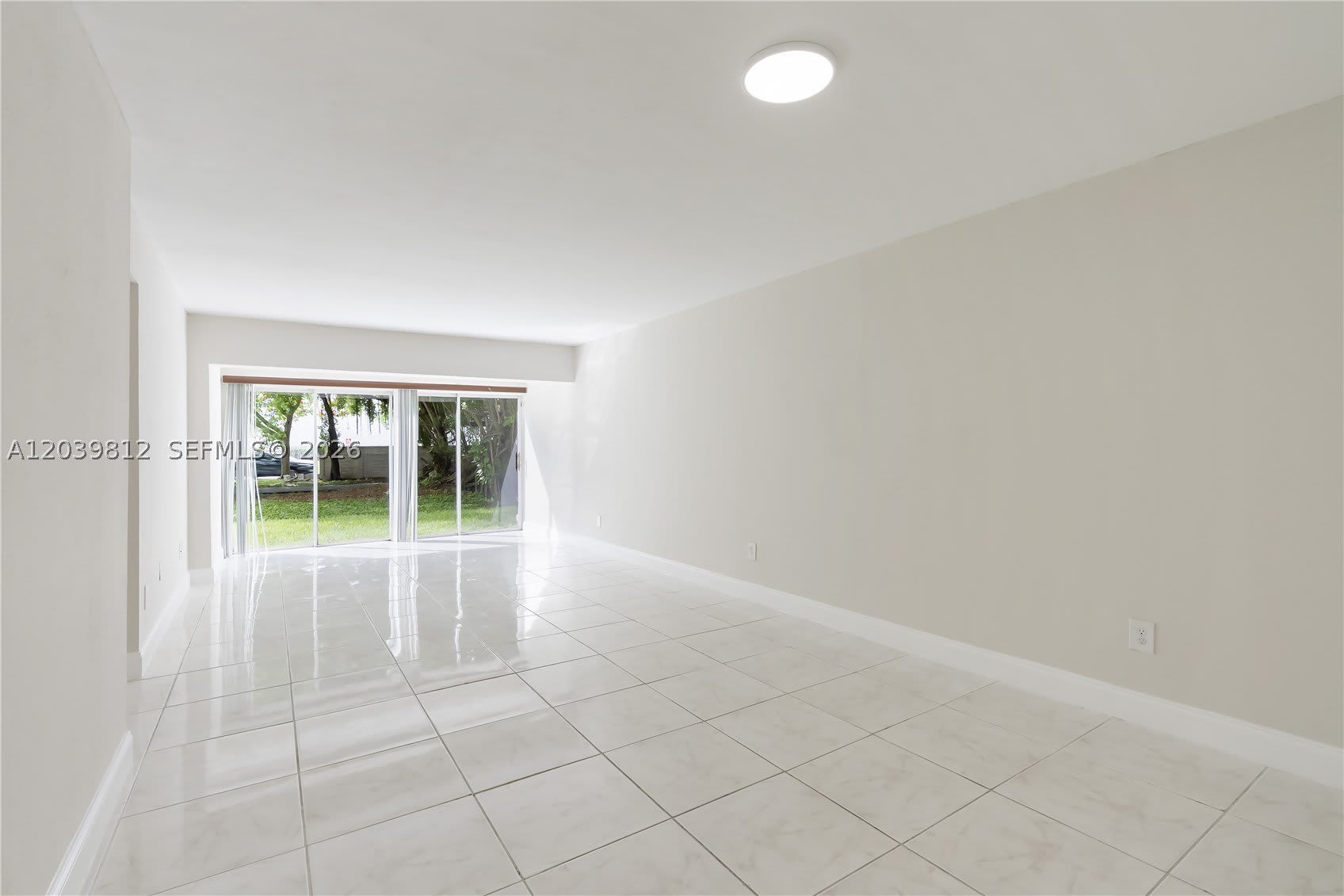 9180 Fontainebleau Blvd – photo 2