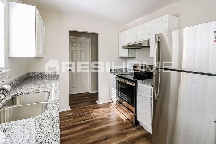 3037 Pinecrest Street – photo 2