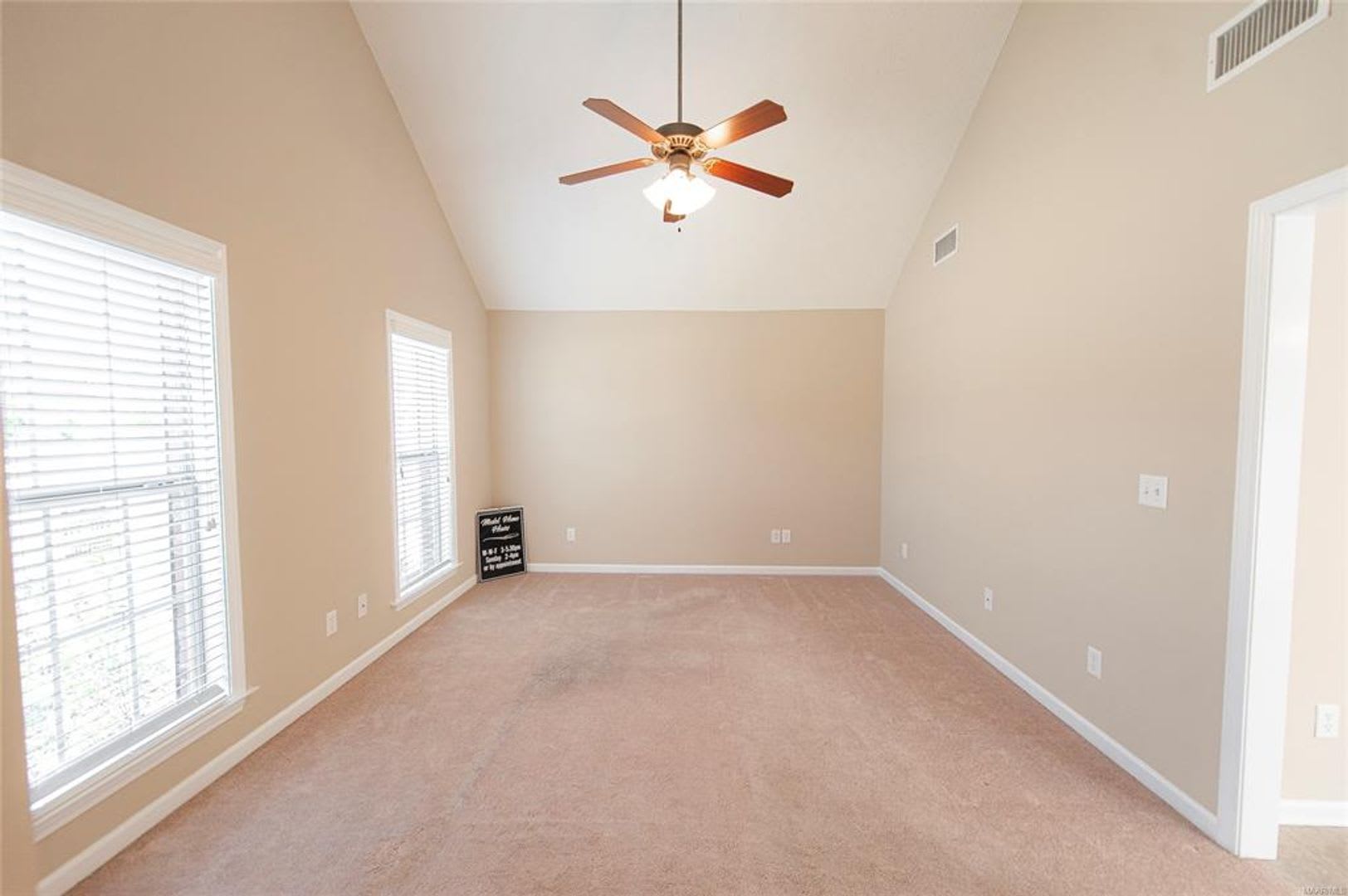 6317 Burbank Crossing Loop – photo 4