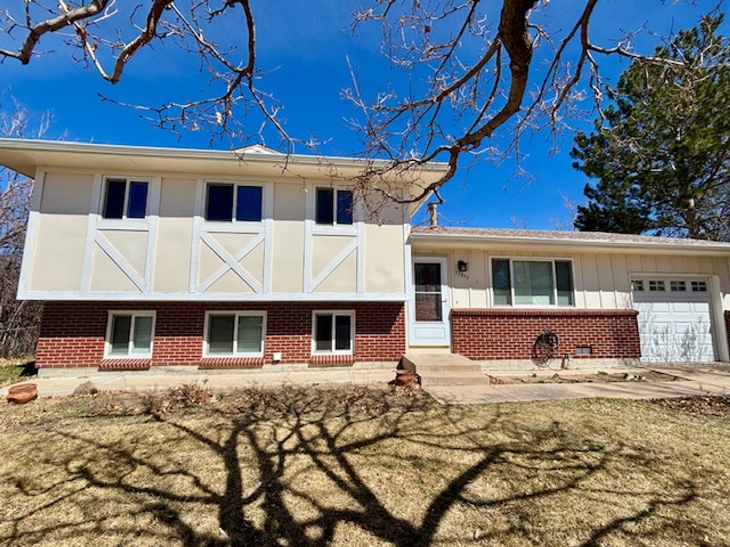 Amazing Home On Quiet Cul-de-sac – photo 2