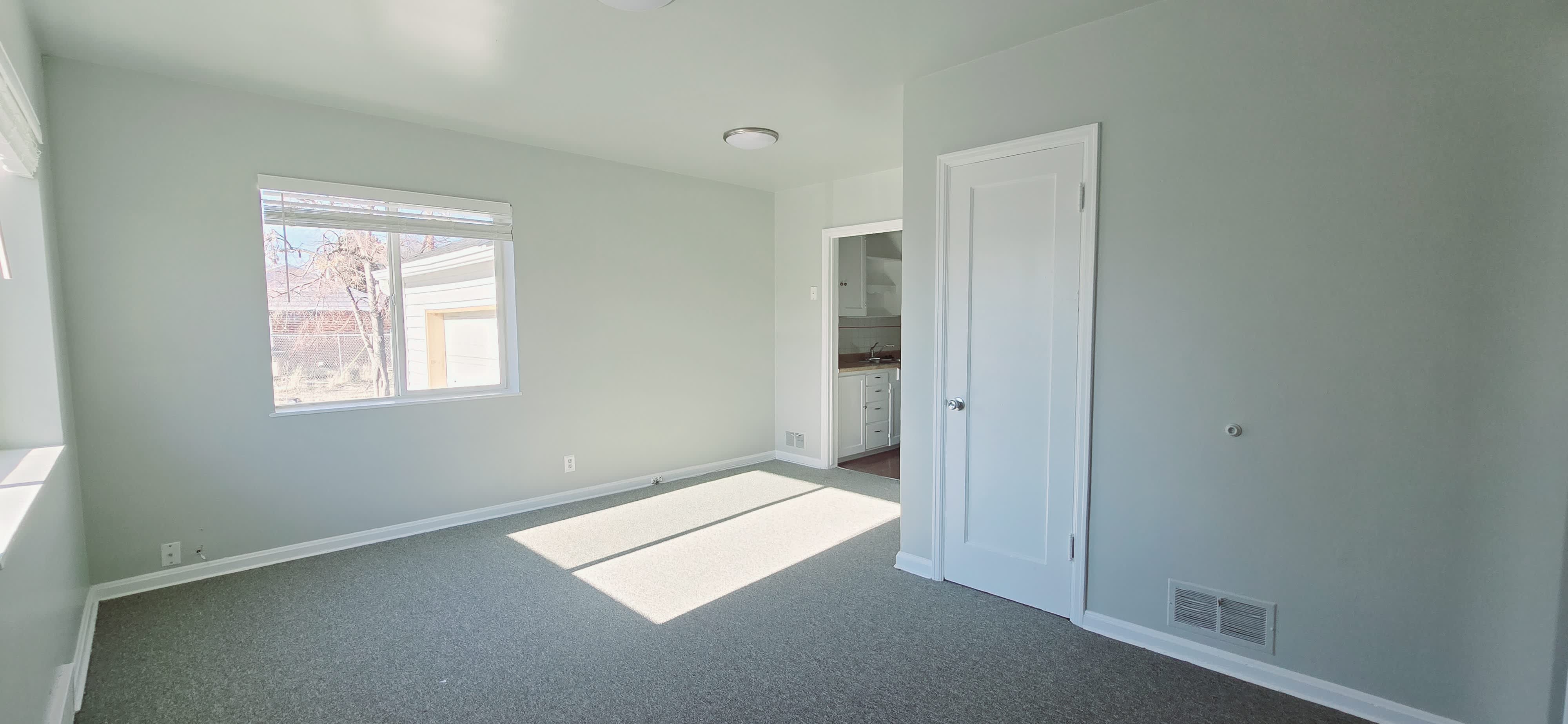 1388 Glenrose Dr S – photo 3