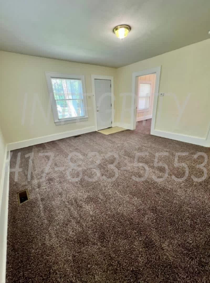 2326 N Franklin Ave – photo 2
