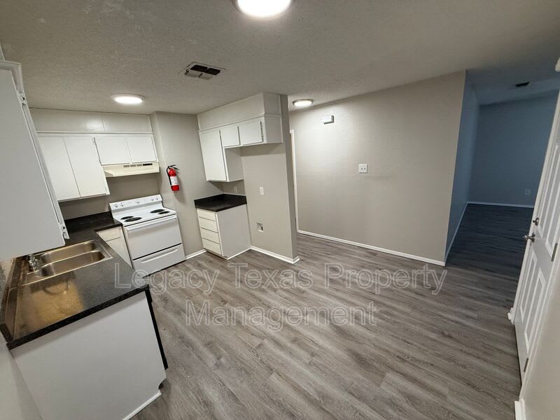 516 Highpoint Dr – photo 4