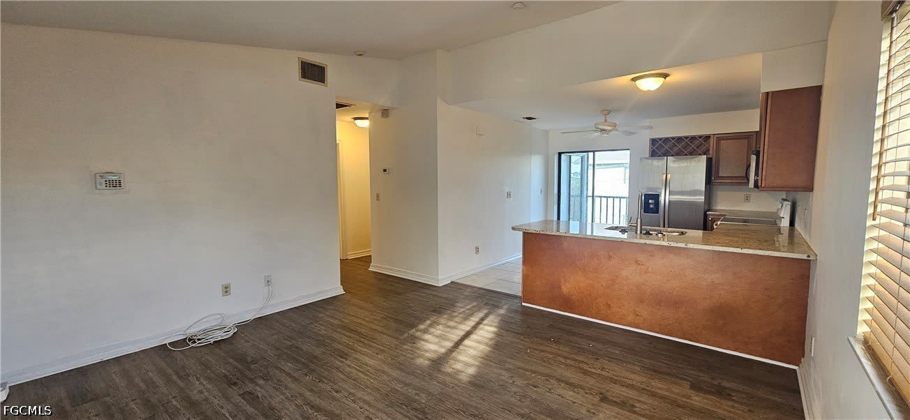 4904 Vincennes Court – photo 3
