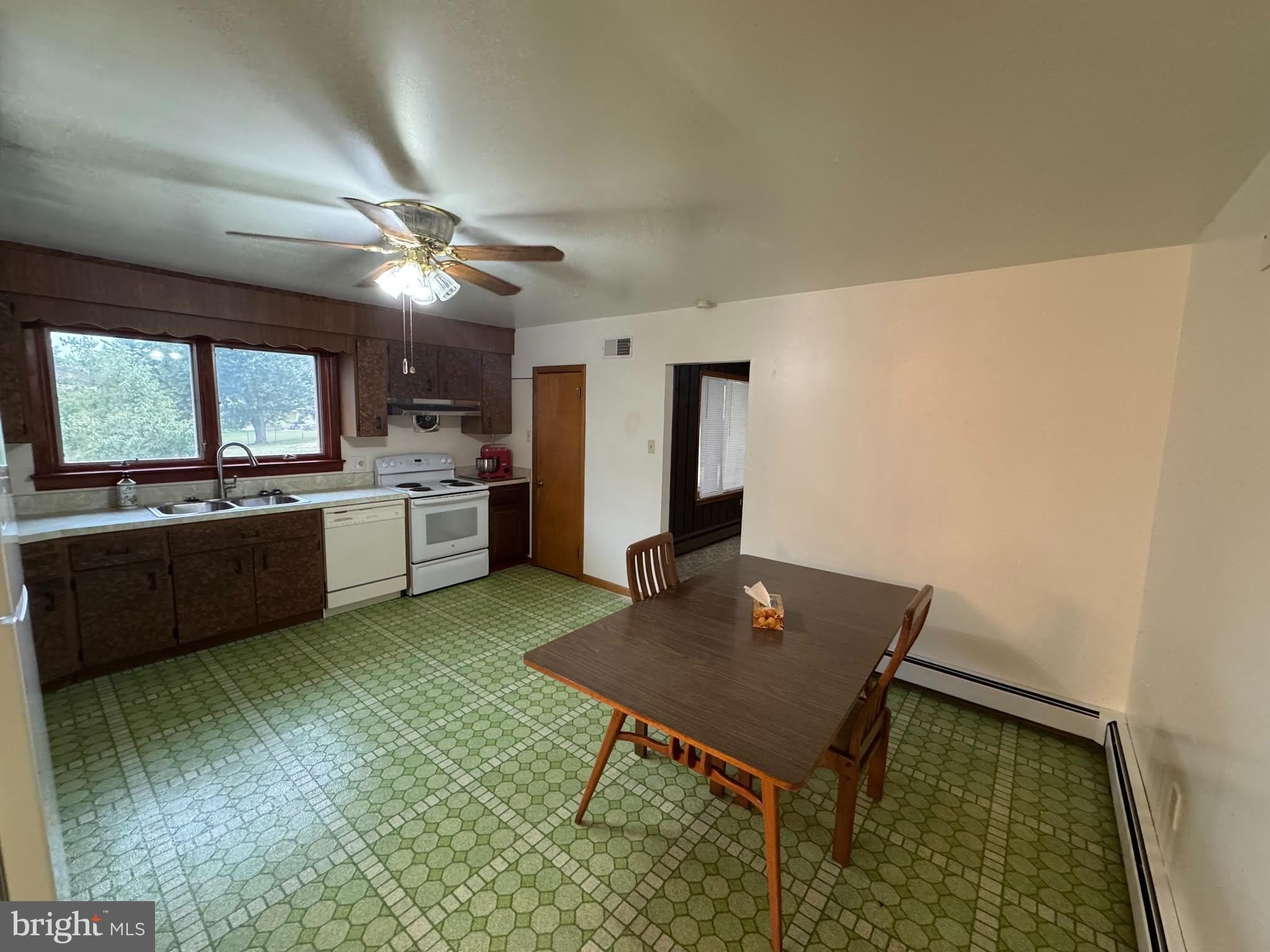 1305 HAWTHORNE Lane – photo 4