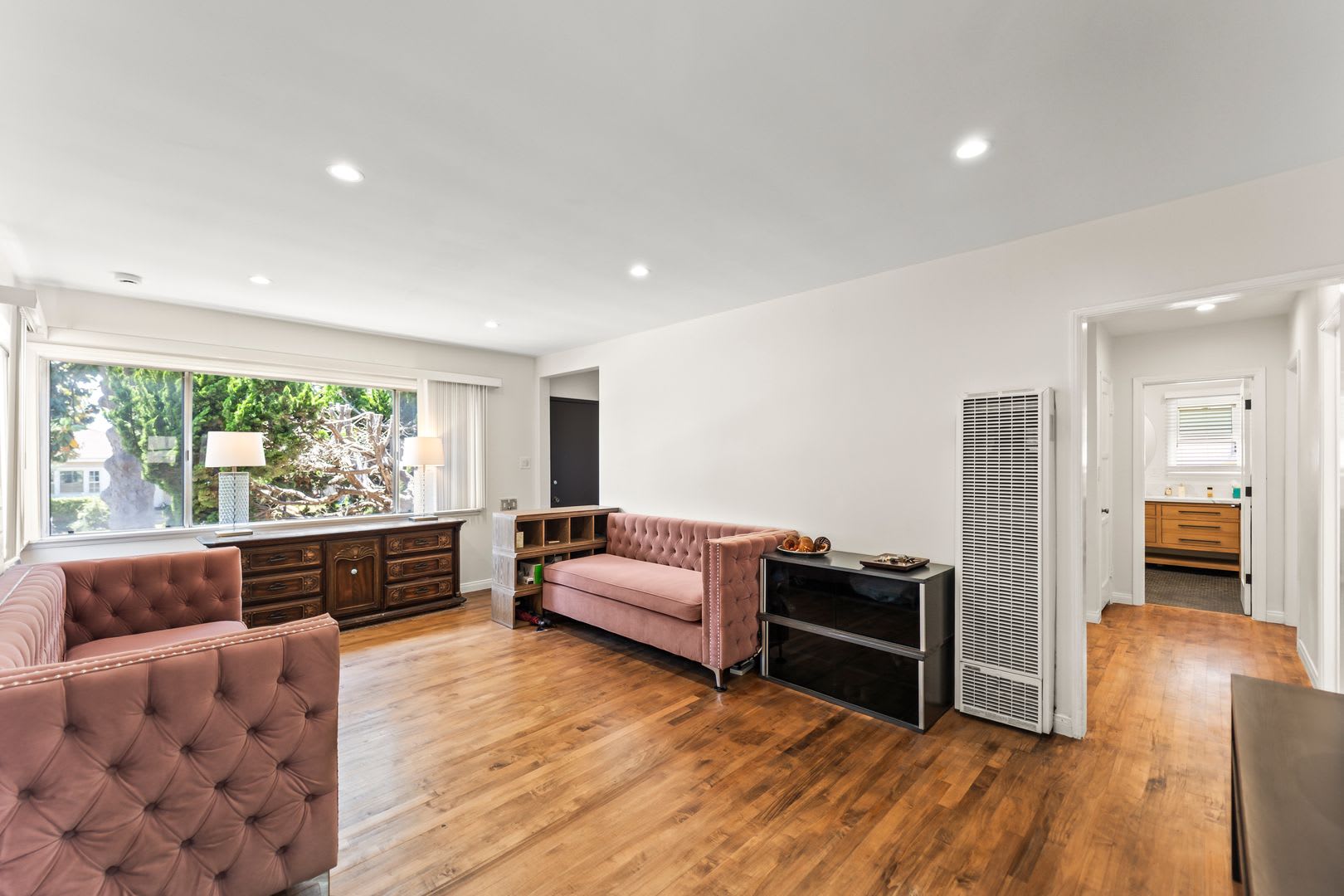 Gorgeous 2 bed + Office Bedroom House For Rent – 8016 Denrock Ave, Los Angeles, CA 90045 – photo 3