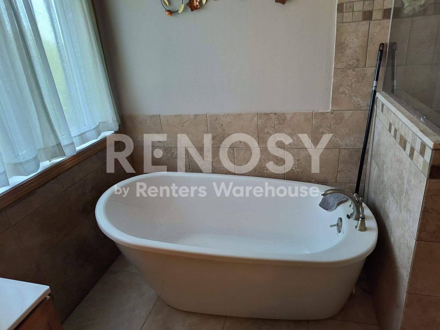 Available August 1st 7 Bedroom 4 Bath Single Family Home in Lakeville – photo 3